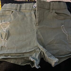 Place distressed shorts‎